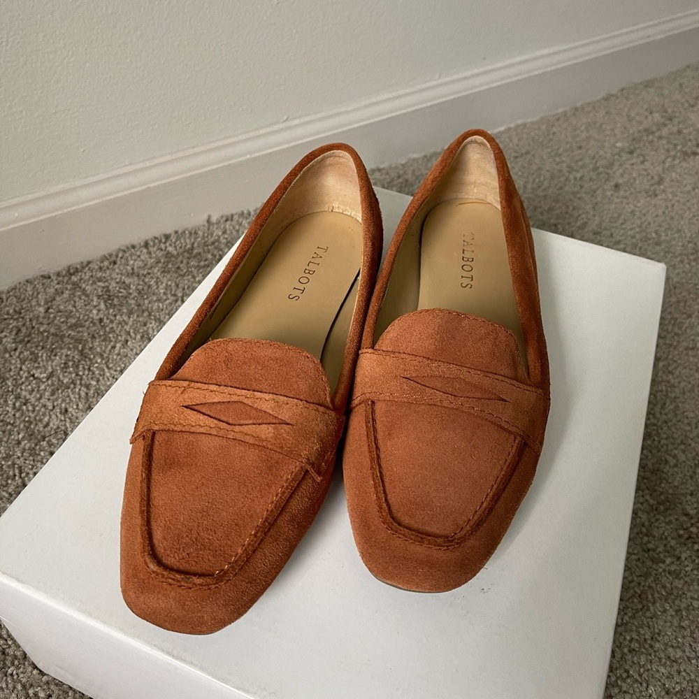 Talbots Women's Tan Leather Upper Classic Slip On Loafer Moccasins Size 8.5 - Picture 2 of 9